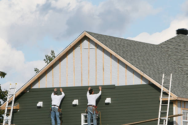 Professional Siding Contractor technician working in Smithtown, NY